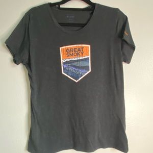 🍄 Columbia sportswear gray shirt sleeve tee